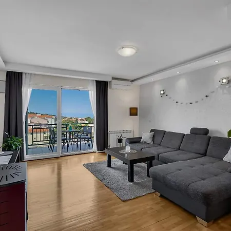 Urban Apartment *